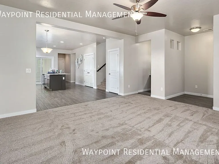 1142 W Parkstone St — Photo 6