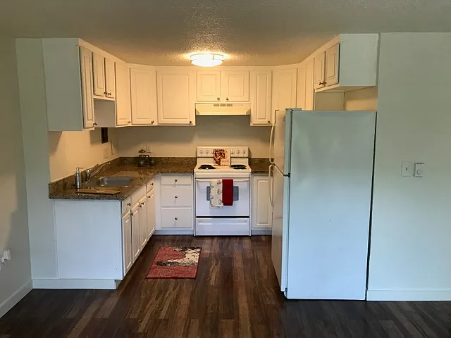 Effortless Living Near the Alaska Junction The Webster Apartments — Photo 17