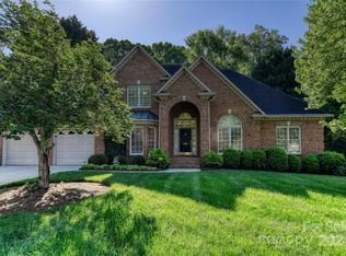 729 Hanna Woods Dr, Cramerton, NC 28032