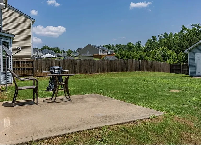 909 Amanda Dr — Photo 16