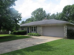 2553 S Collinson Ave, Springfield, MO 65804