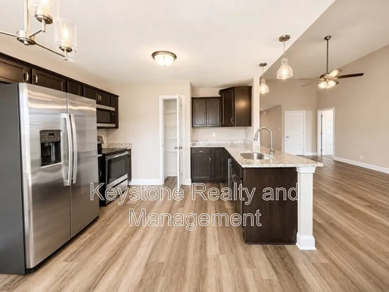 1073 Dublin Dr — Photo 4
