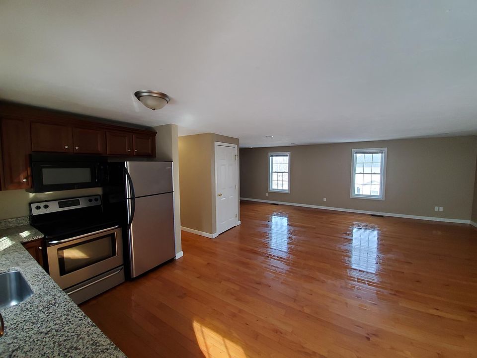 Open Kitchen/Family Rm