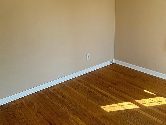3rd image of 7641 Flora Ave