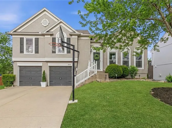 1864 W Cedar St, Olathe, KS 66061