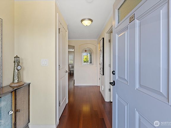 5th image of 300 2nd Avenue N #2H