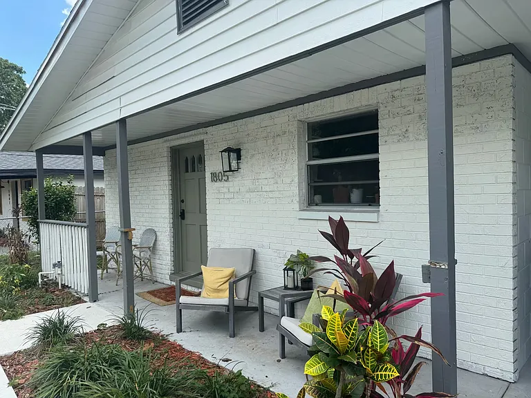 1805 E Knollwood St — Photo 1