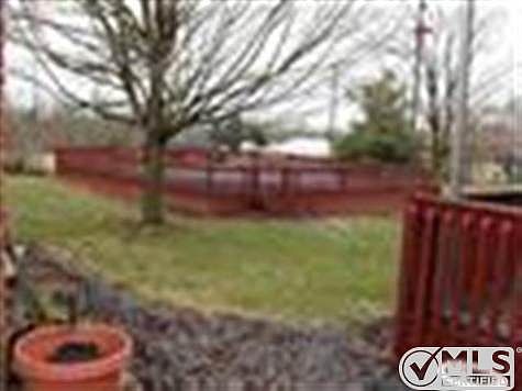 5th image of 142 Edgewood Dr