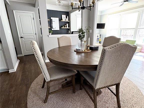 3rd image of 3560 Graham Way SW