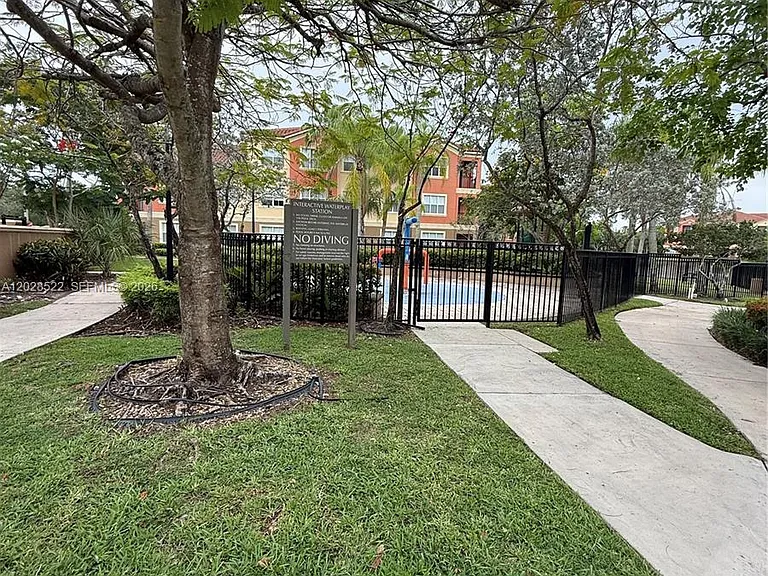 4704 SW 160th Ave #215 — Photo 40