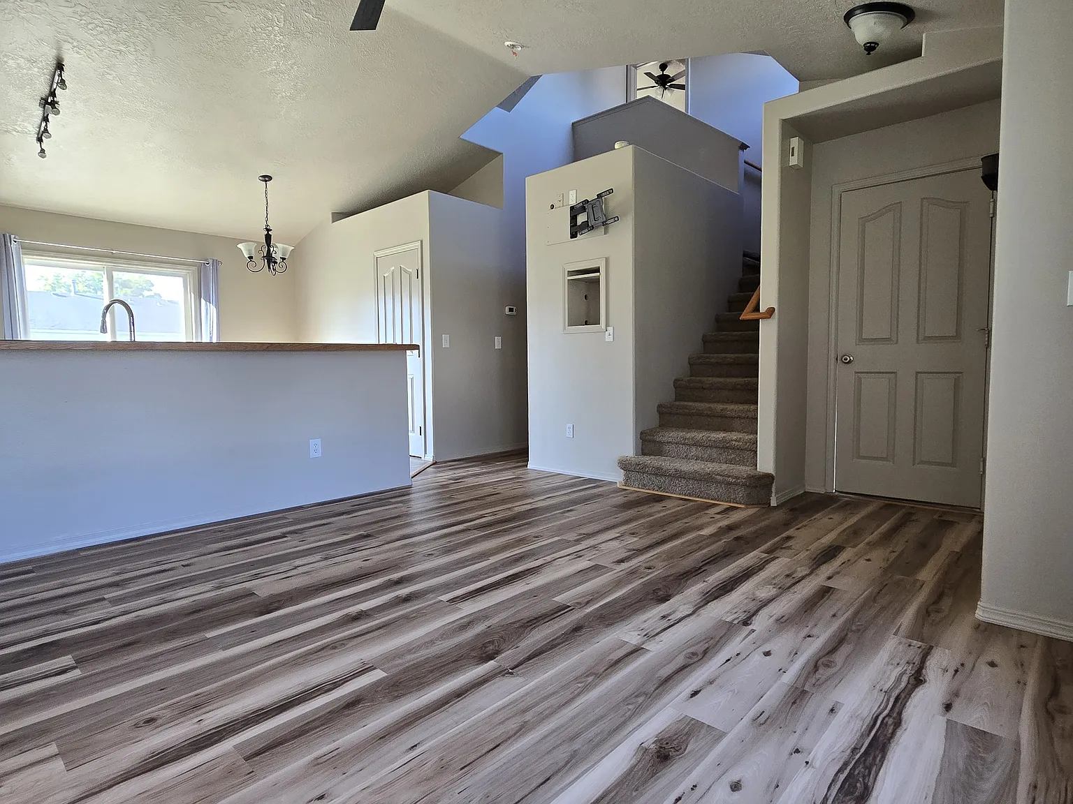 3 bed, 1165 sqft, $1,775 — Photo 2