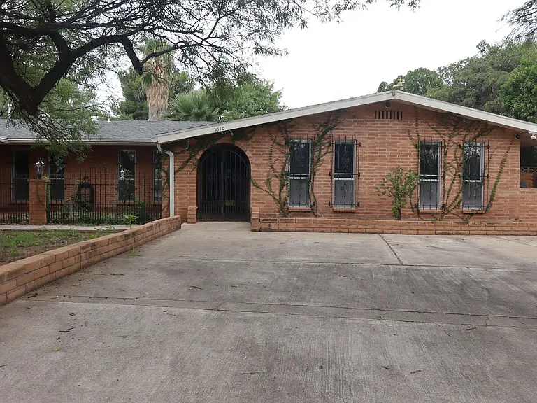 1810 Town And Country Dr — Photo 45