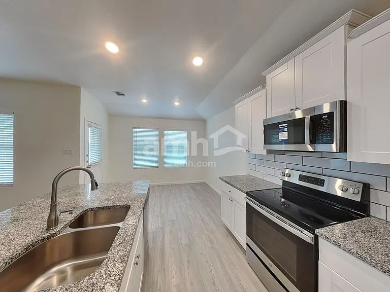 2708 Iberia Ct — Photo 3