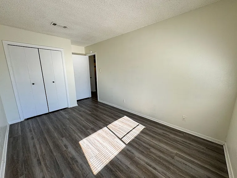 1301 Willow Springs — Photo 14