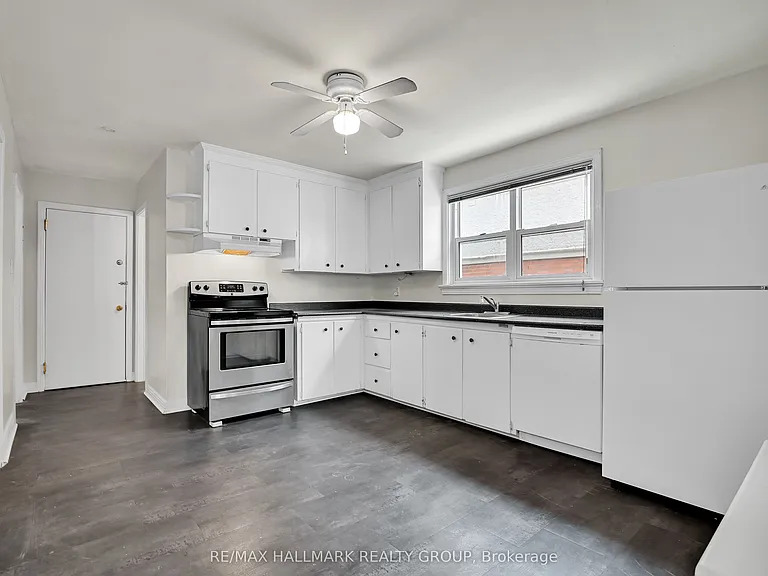55 Ivy Cres #2 — Photo 8