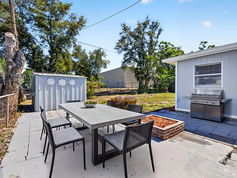 7125 Seward Dr — Photo 17