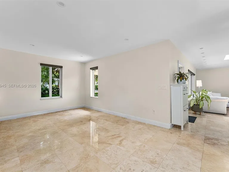 611 Santurce Ave — Photo 11