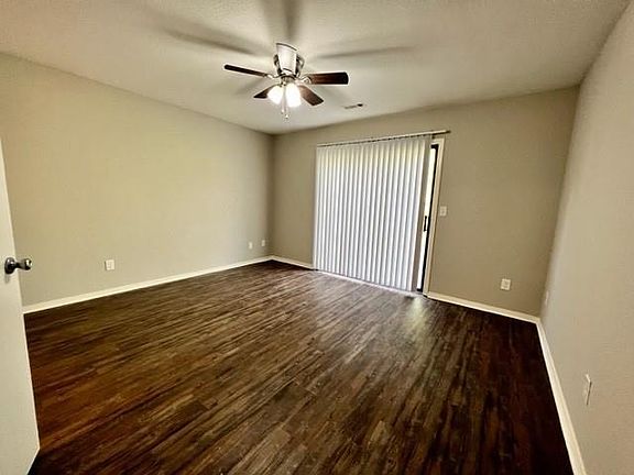 4th image of 889 N Lola Ln