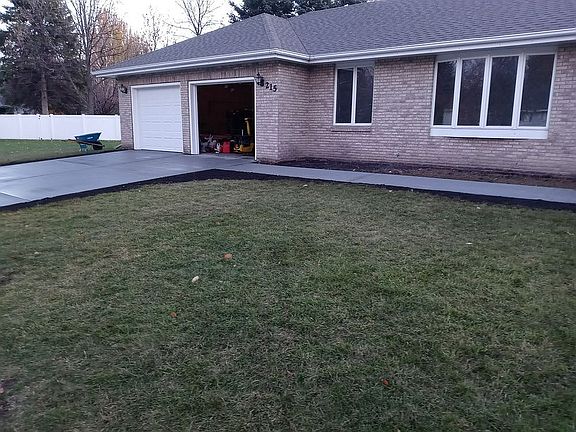 2nd image of 215 Leeward Hills Ln