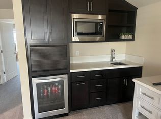2377 Paramount Ln, Manteca, CA 95337