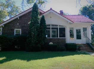 26 Sunset Ct, Saint Louis, MO