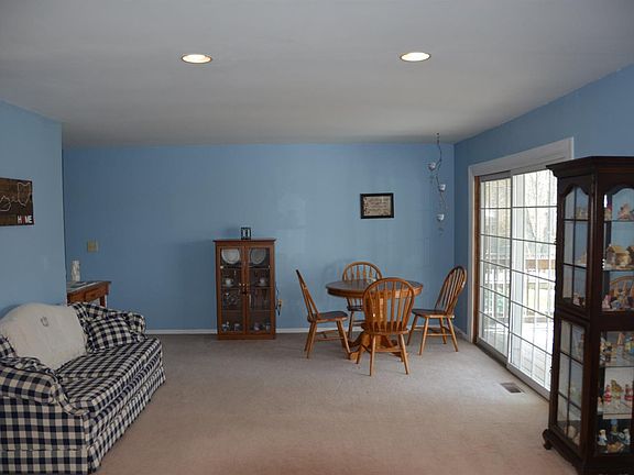 4th image of 2564 Retford Dr