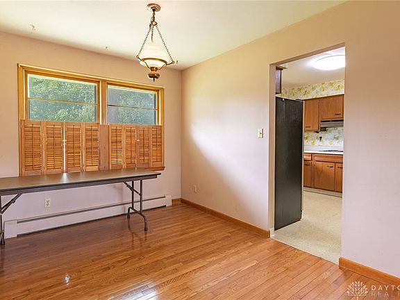 4th image of 54 Deneen Ave