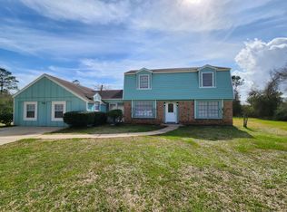 1017 S Country Club Dr, Shoreacres, TX 77571