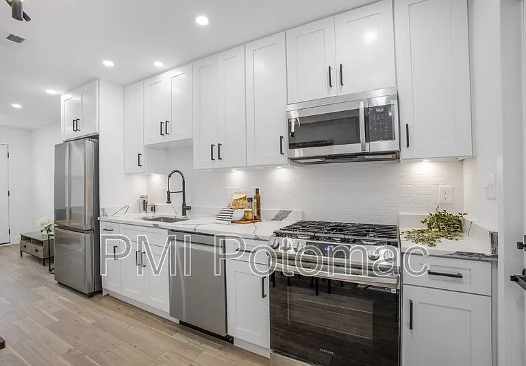 702 19th St NE — Photo 11