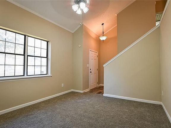 3rd image of 4666 Tudor Ct SE