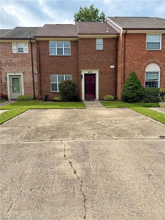 3 bed, 2.5 bath, $2,200 — Photo 1
