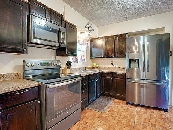 3rd image of 1605 Randolph Dr