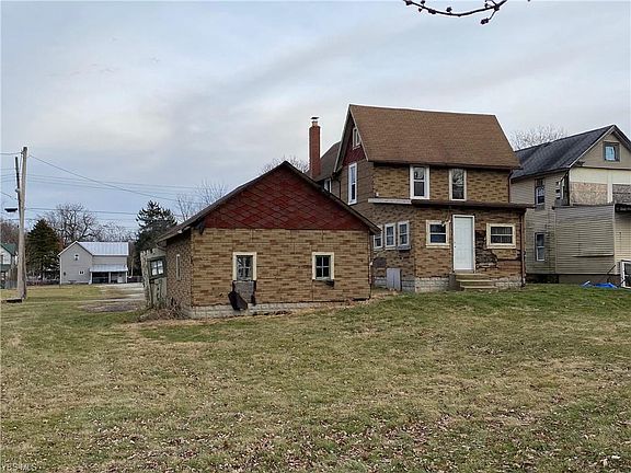 4th image of 1028 Elm St