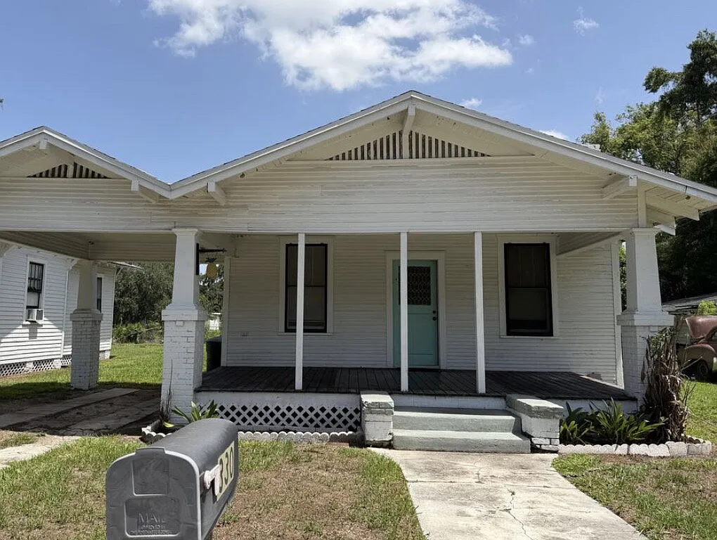 2 bed, 1.0 bath, 1170 sqft, $1,350 — Photo 1