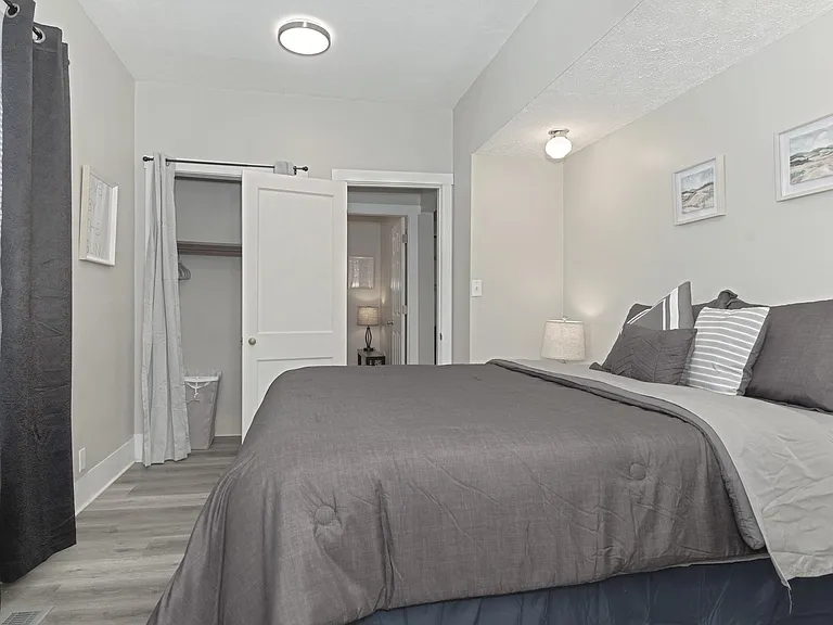 207 E Phoenix Ave — Photo 7