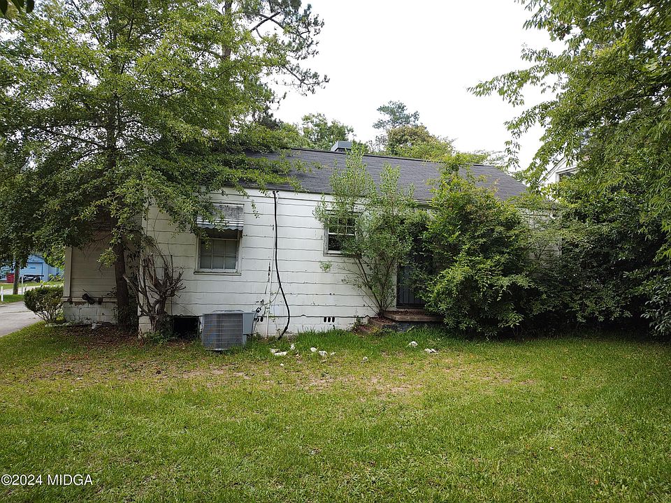 2nd image of 1130 Sylvian Dr