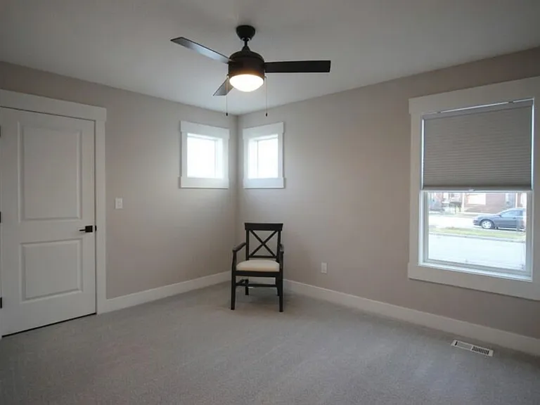 1208 S Linn St — Photo 16
