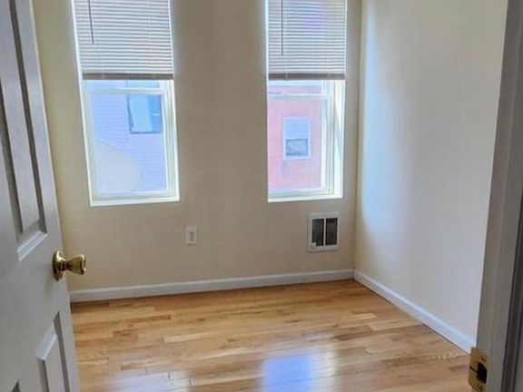 5th image of 2242 Wharton St Floor 2