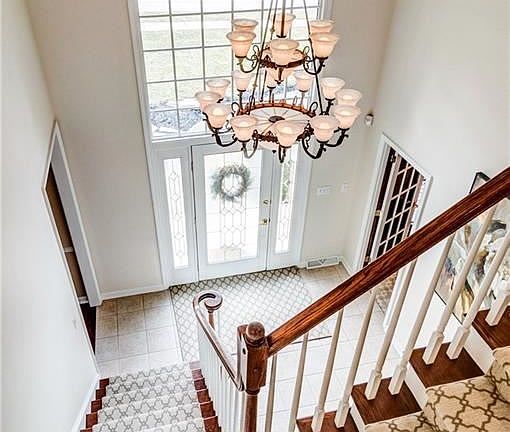 2nd image of 805 Gallant Fox Ln