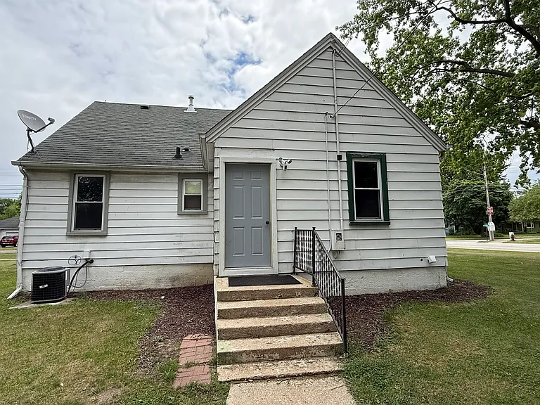 604 N Taylor St — Photo 5