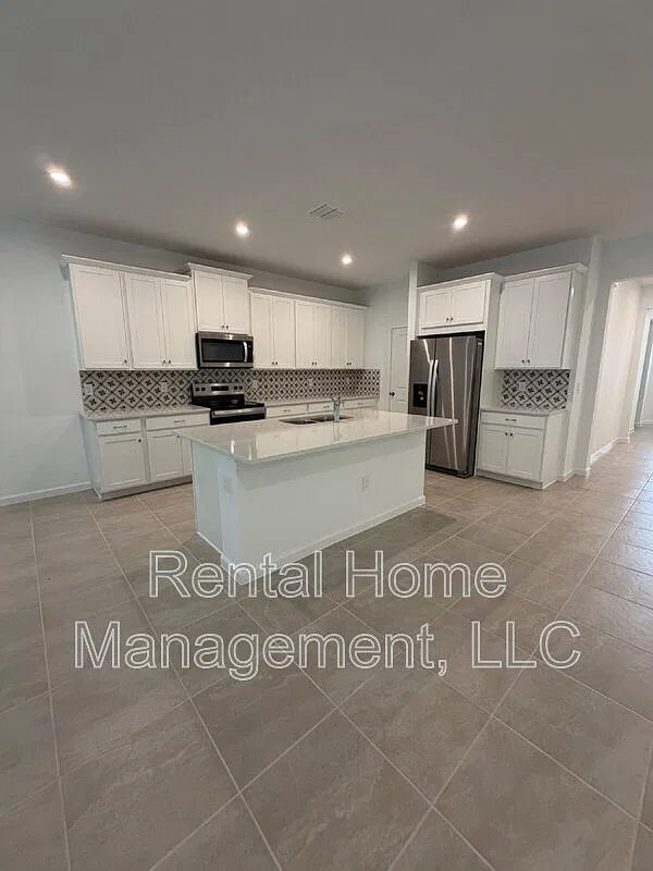 4 bed, 3.5 bath, 2419 sqft, $2,695 — Photo 2