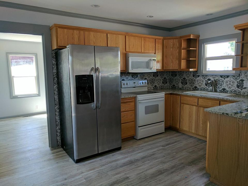 2nd image of 1818 6th St