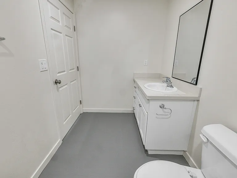 1340 W Mariposa Ave — Photo 1