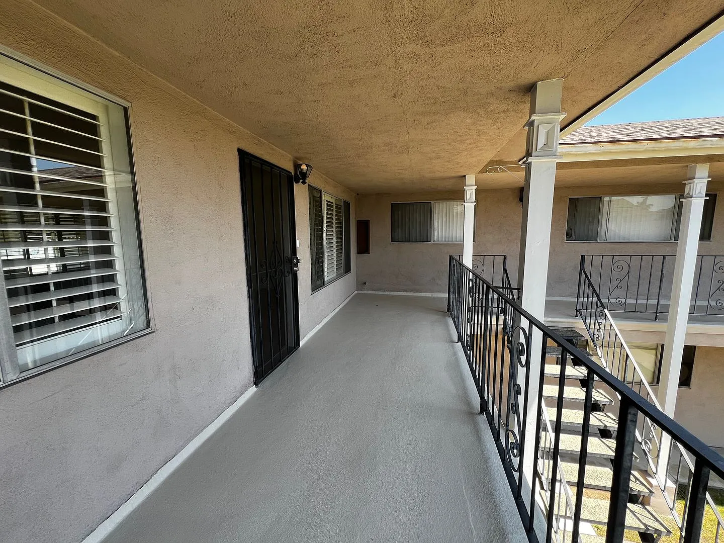 2 Bedroom 1 Bath Apartment for Rent in Whittier with Open Floor Plan — Photo 2