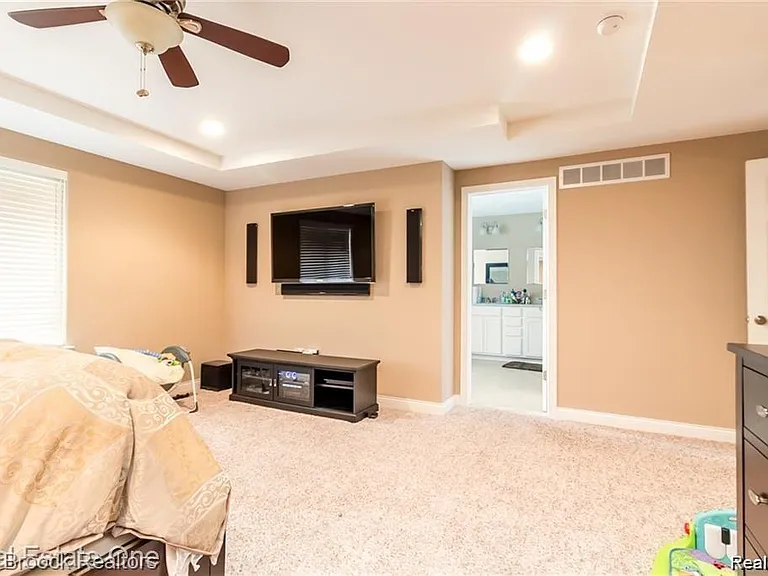 2806 Benjamin Ave — Photo 10