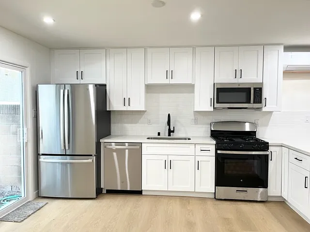 2627 E Broadway #4 — Photo 3