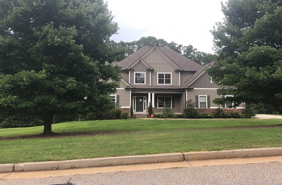 1st image of 165 Maple Creek Dr