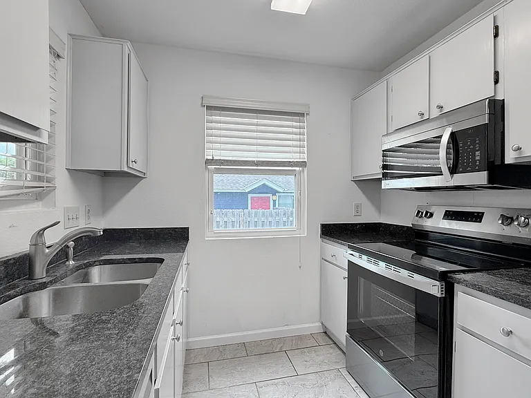 403 Fantail Loop #A — Photo 10