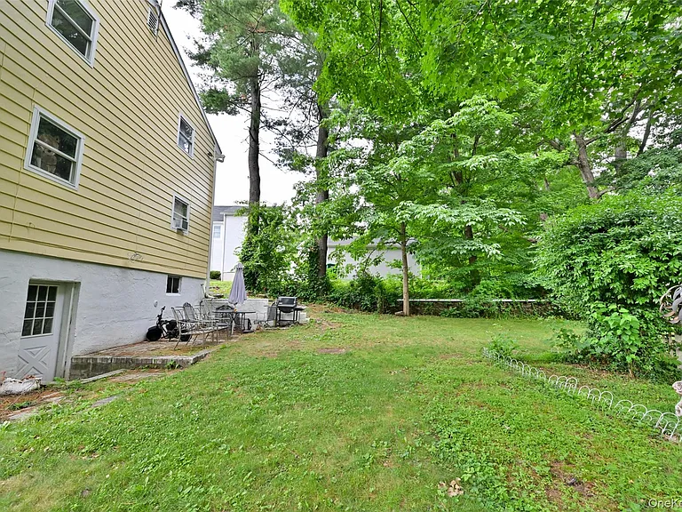 46 Robinson Ave #2 — Photo 18
