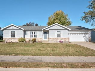 109 W Harrisonville Dr, Valmeyer, IL 62295